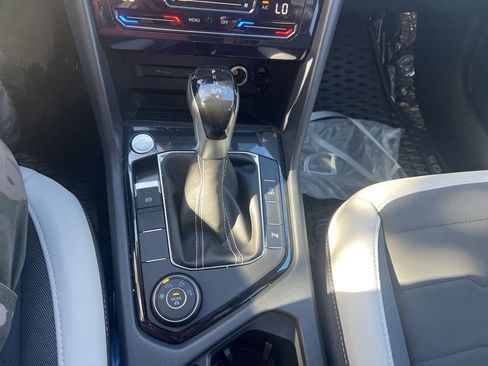 New 2025 Volkswagen Taos SE image 19