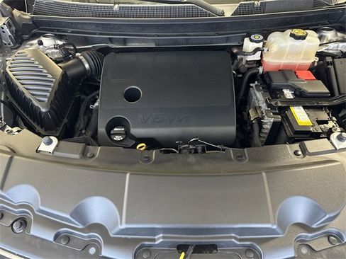 Used 2021 Chevrolet Traverse LT image 31