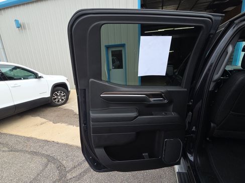 Used 2024 GMC Sierra 1500 SLT w/ SLT Convenience Package image 13