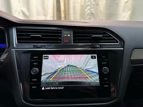 Used 2022 Volkswagen Tiguan SE image 21