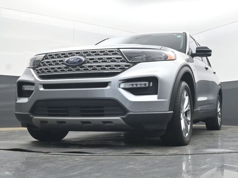 Used 2021 Ford Explorer Limited w/ Equipment Group 301A image 27