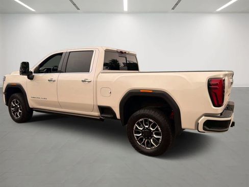 Used 2024 GMC Sierra 3500 Denali Ultimate AWD/4WD image 3
