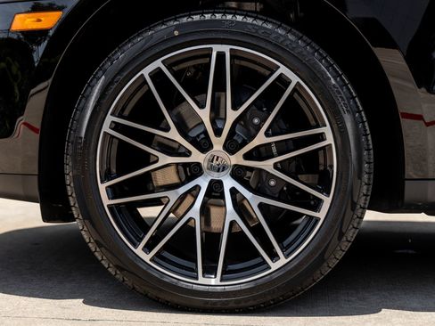 New 2026 Porsche Macan AWD/4WD image 13