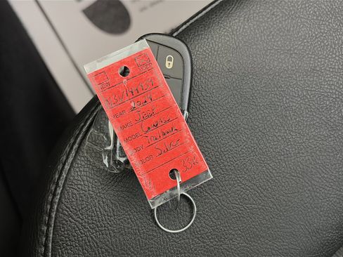 Used 2024 Jeep Compass Trailhawk image 30