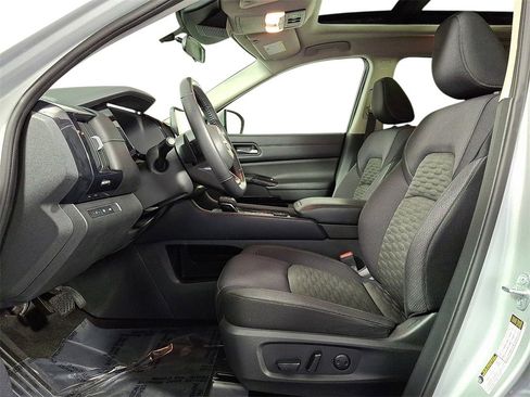 Used 2022 Nissan Pathfinder SV w/ SV Premium Package image 13