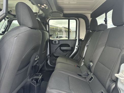 Used 2022 Jeep Gladiator Sport AWD/4WD image 23