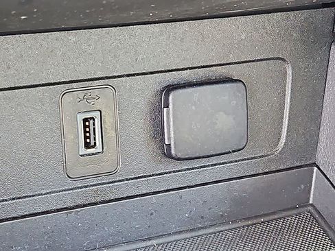 Used 2018 Ford Escape Titanium w/ Ford Safe & Smart Package AWD/4WD image 26