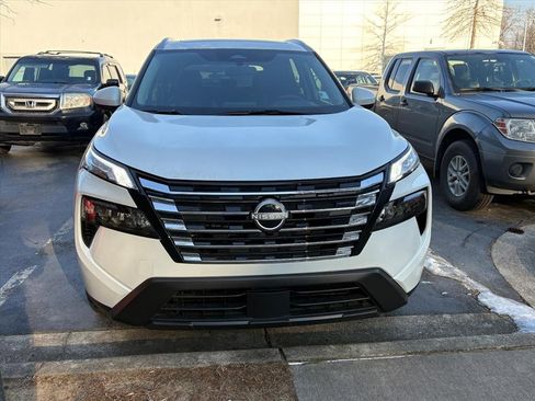 Used 2025 Nissan Rogue SV w/ SV Premium Package image 3