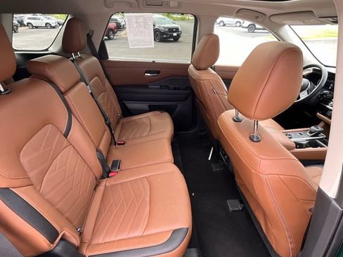 Used 2024 Nissan Pathfinder Platinum w/ Cargo Package AWD/4WD image 12