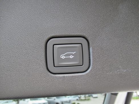 Certified 2025 Cadillac Optiq Luxury 2 w/ LPO, Floor Liner Package AWD/4WD image 36