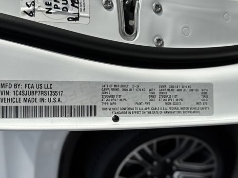 Used 2024 Jeep Wagoneer Series II w/ Flexible Seating Group image 36