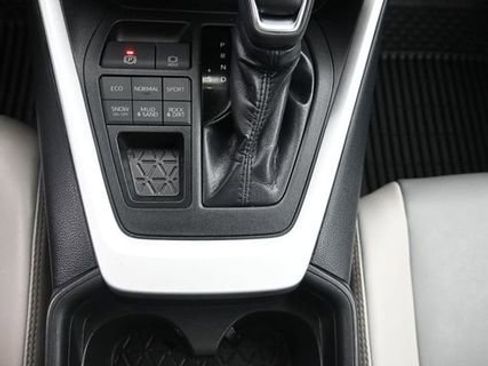 Used 2019 Toyota RAV4 XLE Premium w/ Cold Weather Package AWD/4WD image 18