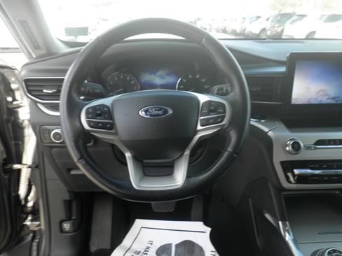 Certified 2022 Ford Explorer XLT w/ Equipment Group 202A image 18