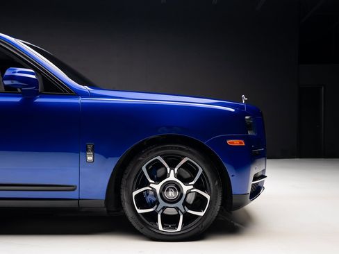 Used 2021 Rolls-Royce Cullinan Black Badge image 37