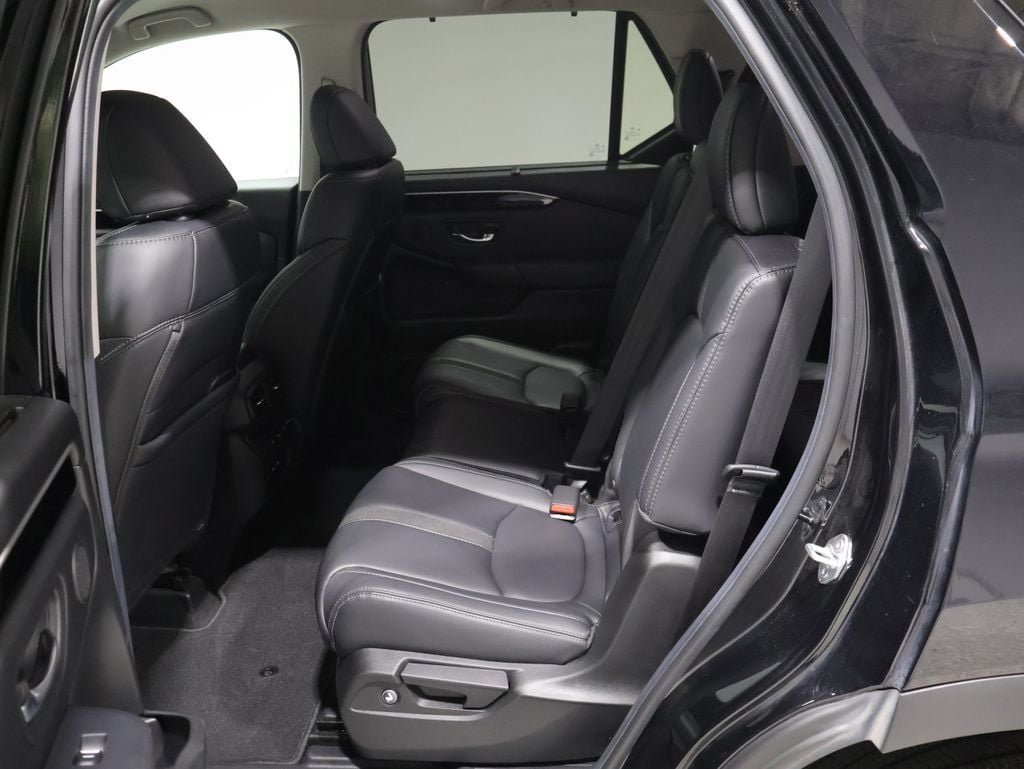 Used 2025 Honda Pilot EX-L image 19