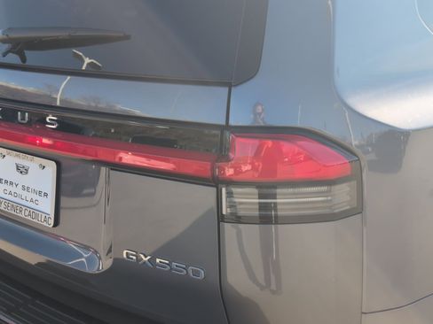 Used 2024 Lexus GX 550 w/ Accessory Package (2T) image 12