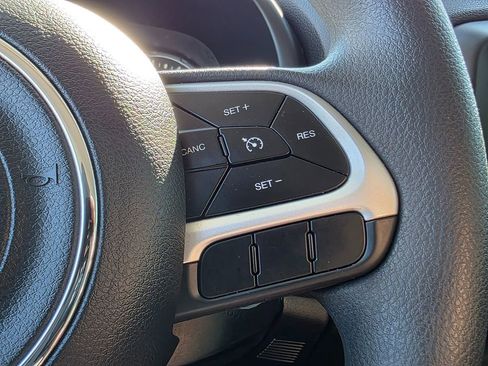 Used 2023 Jeep Renegade Latitude image 28