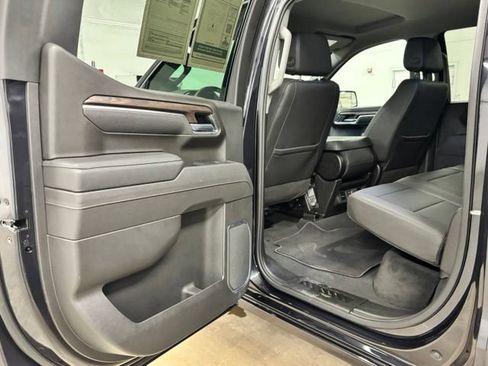 Used 2026 GMC Sierra 1500 SLT AWD/4WD image 18