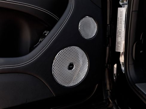 Used 2022 Bentley Bentayga image 30