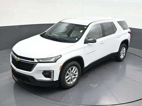 Used 2022 Chevrolet Traverse LS FWD image 15
