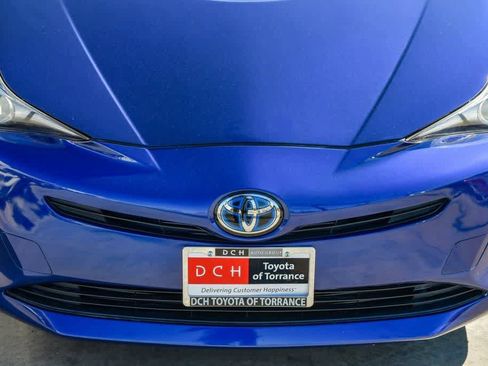 Used 2017 Toyota Prius Four image 5