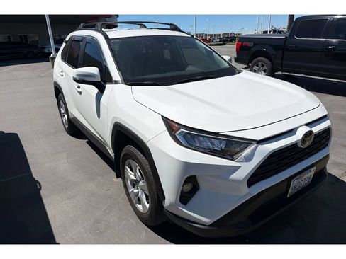 Used 2020 Toyota RAV4 XLE w/ Carpet Mat Package FWD image 2