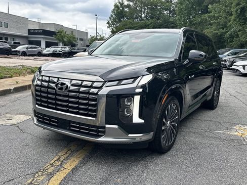 Used 2023 Hyundai Palisade Calligraphy FWD image 2
