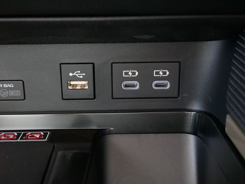 Used 2026 Toyota Camry SE AWD/4WD image 19