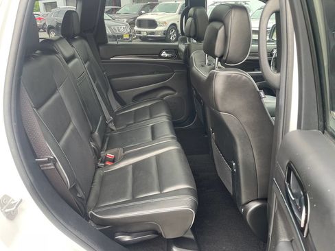 Used 2020 Jeep Grand Cherokee Overland AWD/4WD image 15