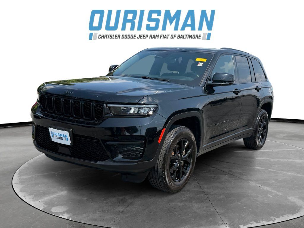 Used 2024 Jeep Grand Cherokee Altitude AWD/4WD image 2