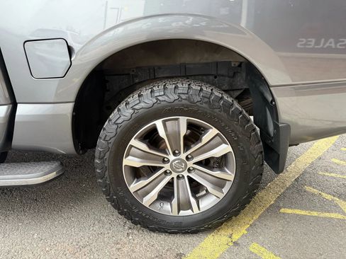 Used 2017 Nissan Titan SL image 37