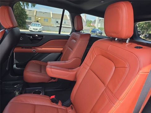Certified 2025 Lincoln Aviator Reserve w/ Jet Appearance Package RWD image 16