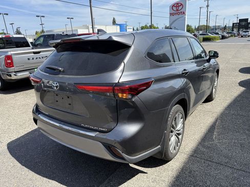 Used 2022 Toyota Highlander Platinum AWD/4WD image 6