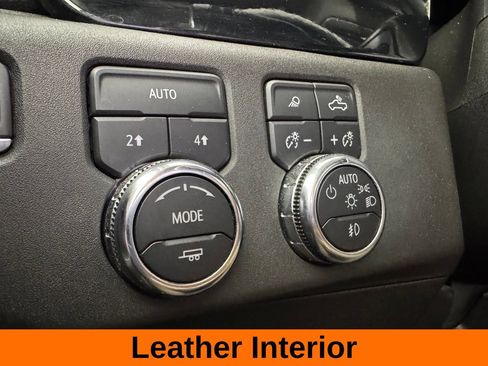 Used 2024 GMC Sierra 1500 SLT AWD/4WD image 3