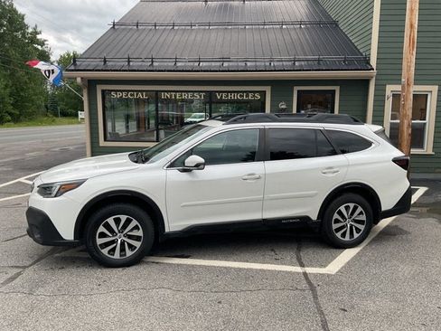 Used 2020 Subaru Outback Premium AWD/4WD image 2