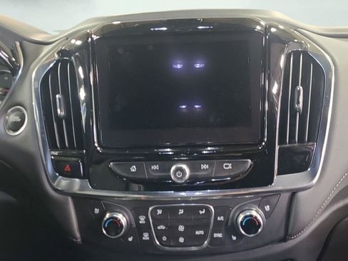 Used 2023 Chevrolet Traverse High Country image 16