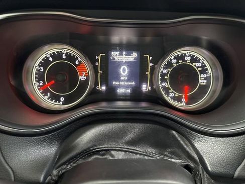 Used 2019 Jeep Cherokee Latitude w/ Popular Appearance Group AWD/4WD image 14