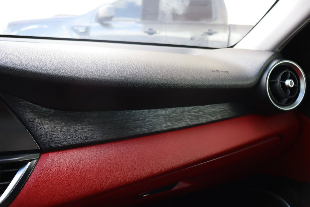 Used 2018 Alfa Romeo Giulia RWD image 25