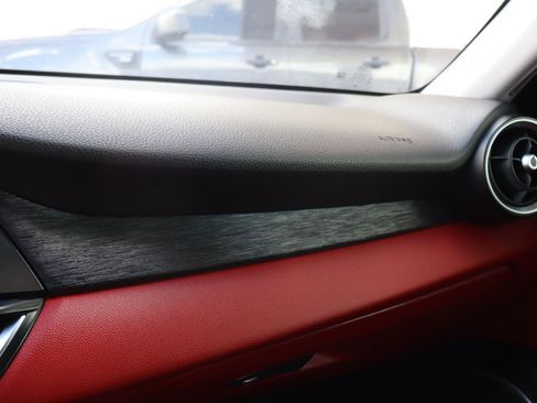 Used 2018 Alfa Romeo Giulia RWD image 25