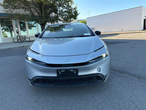 Used 2025 Toyota Prius LE FWD image 2