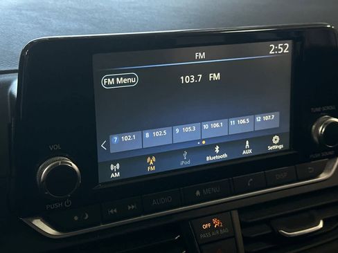 Used 2024 Nissan Altima 2.5 S FWD image 18