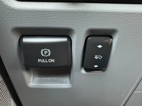 Used 2022 Ford F150 Lariat w/ Equipment Group 502A High AWD/4WD image 31