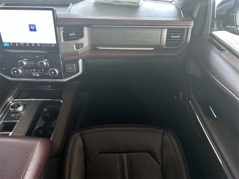 Used 2024 Ford Expedition Max Limited image 45