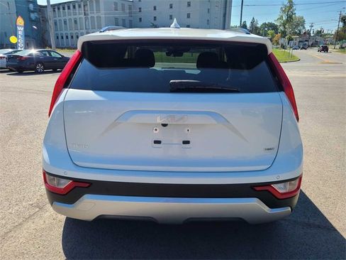 Used 2023 Kia Niro EX image 8