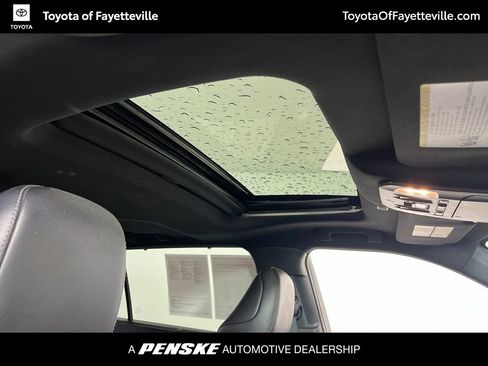 Used 2021 Toyota Highlander XSE FWD image 11