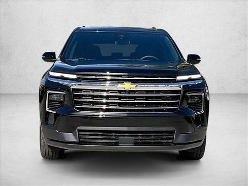 Used 2025 Chevrolet Traverse LT FWD image 3