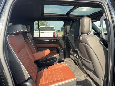 Certified 2023 GMC Yukon XL Denali Ultimate AWD/4WD image 11