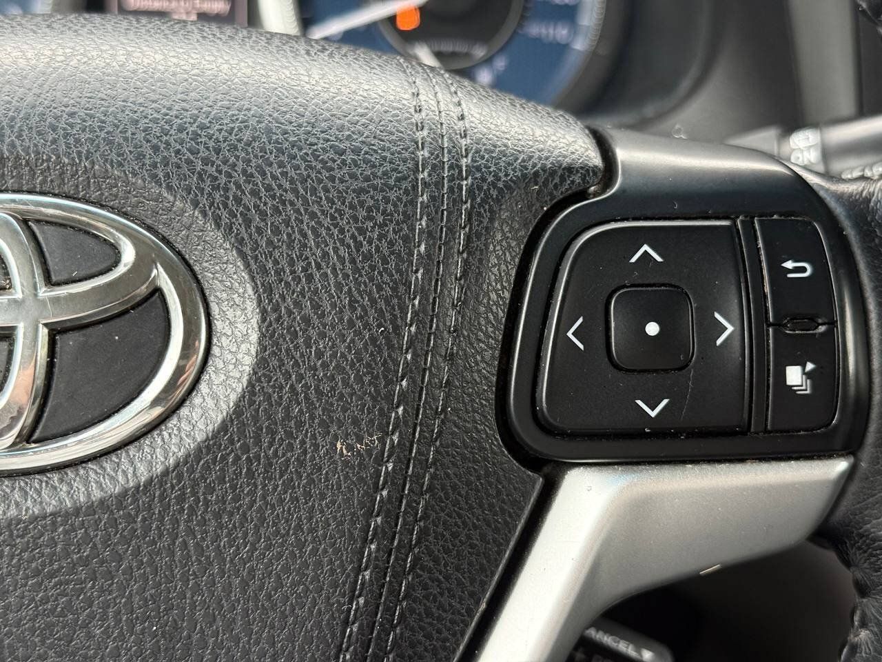 Used 2015 Toyota Sienna XLE w/ XLE Navigation Package FWD image 28