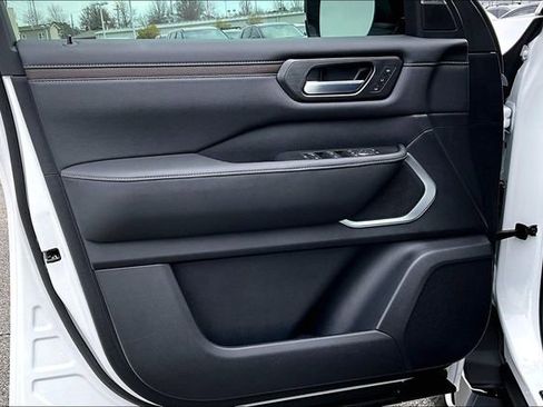 New 2026 Nissan Armada Platinum image 13