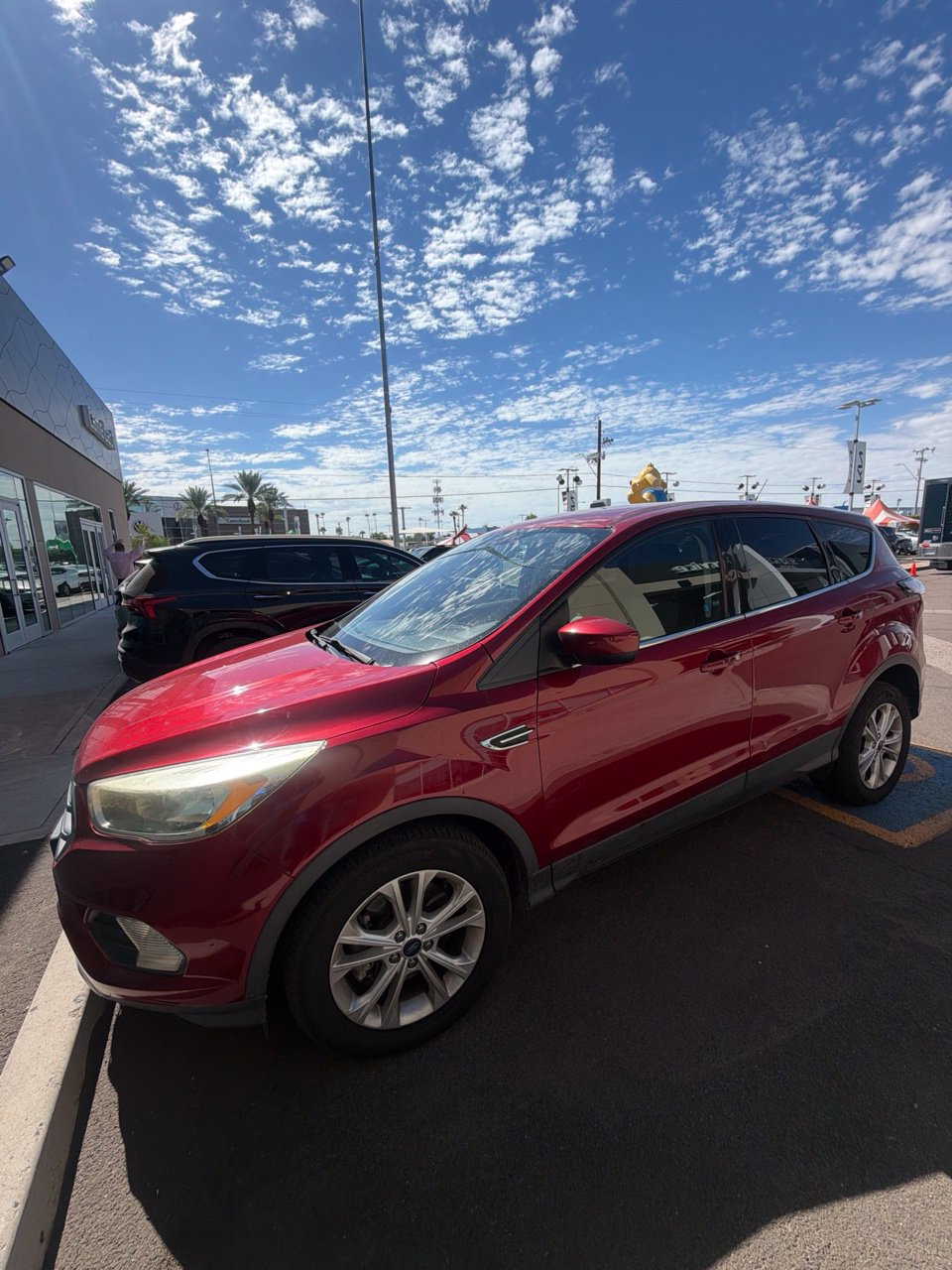 Used 2017 Ford Escape SE w/ SE Cold Weather Package AWD/4WD image 2